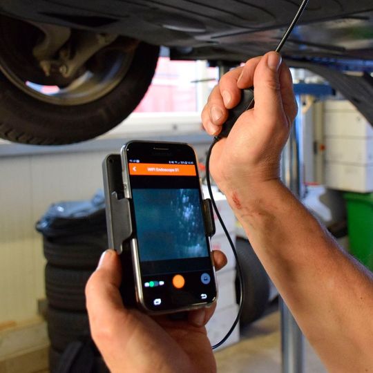 Das Wifi-Endoskop überträgt die Bilder direkt auf das Smartphone des Anwenders. Das Wifi-Endoskop überträgt die Bilder direkt auf das Smartphone des Anwenders.