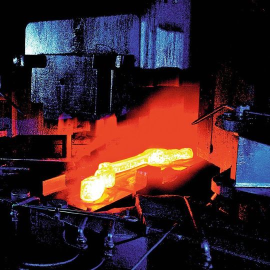 Innovative Schmiedeteile für den Leichtbau effizienter fertigen: der Spezialstahl Bainidur 1300 von der Deutsche Edelstahlwerke GmbH bietet herausragende Eigenschaften. Innovative Schmiedeteile für den Leichtbau effizienter fertigen: der Spezialstahl Bainidur 1300 von der Deutsche Edelstahlwerke GmbH bietet herausragende Eigenschaften.