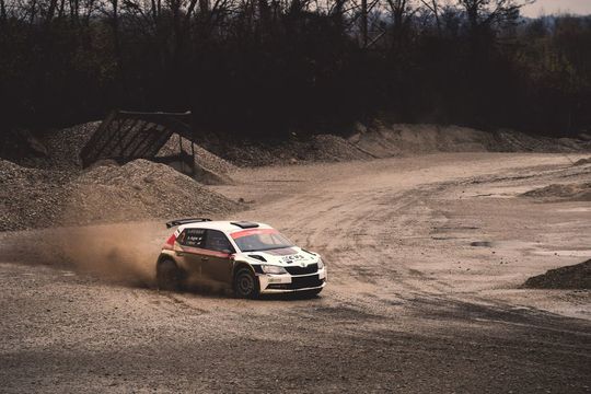 Im Speedtest der Webseiten großer Automobilhersteller entscheidet Skoda das Rennen für sich. Im Speedtest der Webseiten großer Automobilhersteller entscheidet Skoda das Rennen für sich.