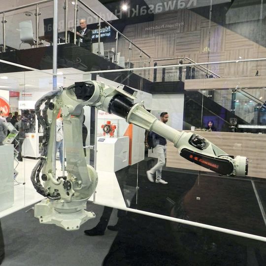 Mit dem neuen Modell BX200X reagiert Kawasaki Robotics nun auf die steigenden Ansprüche des europäischen Marktes – unter anderem in den Bereichen Punktschweißen und Handling. Mit dem neuen Modell BX200X reagiert Kawasaki Robotics nun auf die steigenden Ansprüche des europäischen Marktes – unter anderem in den Bereichen Punktschweißen und Handling.