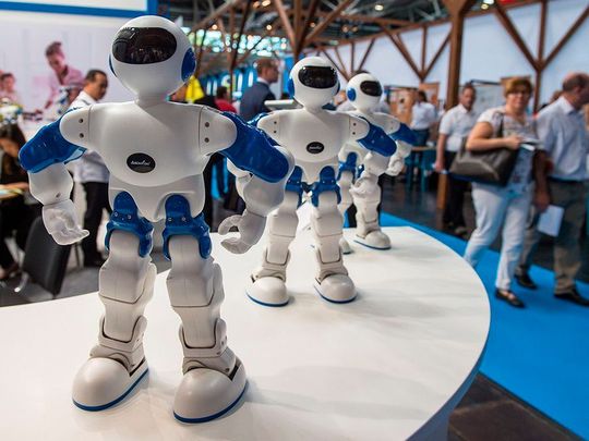 Der automatica Trend Index 2018 zeigt: Die Mehrheit sieht die Zusammenarbeit mit Robotern als Chance, qualifizierte Arbeit zu erlernen. Der automatica Trend Index 2018 zeigt: Die Mehrheit sieht die Zusammenarbeit mit Robotern als Chance, qualifizierte Arbeit zu erlernen.