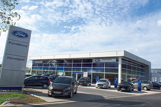 Das Autohaus Hermann möchte ab 2019 über 400 Neuwagen in dem neuen Ford-Store verkaufen. Das Autohaus Hermann möchte ab 2019 über 400 Neuwagen in dem neuen Ford-Store verkaufen.