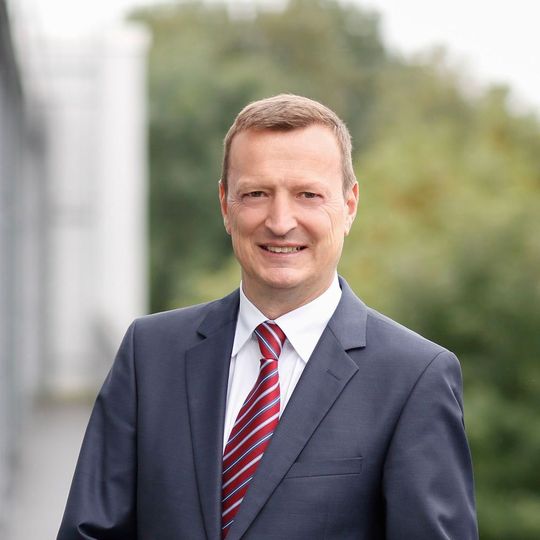 Dr. Frank Henes, Geschäftsführer der Akf-Bank. Dr. Frank Henes, Geschäftsführer der Akf-Bank.