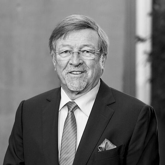 Am Donnerstag (17. Mai) verstarb Professor Walter Herwarth Lechler, langjähriger Vorsitzender des Aufsichtsrats von Elring Klinger, im Alter von 75 Jahren plötzlich und unerwartet. Am Donnerstag (17. Mai) verstarb Professor Walter Herwarth Lechler, langjähriger Vorsitzender des Aufsichtsrats von Elring Klinger, im Alter von 75 Jahren plötzlich und unerwartet.