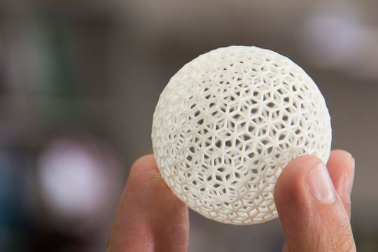Es geht rund: Die additive Fertigung verändert ganze Entwicklungs- und Produktionsprozesse. dafür braucht es gut ausgebildete Mitarbeiter. Es geht rund: Die additive Fertigung verändert ganze Entwicklungs- und Produktionsprozesse. dafür braucht es gut ausgebildete Mitarbeiter.
