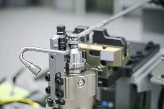 Um die Rohrleitungen entsprechend bearbeiten zu können, investierte Voss Fluid in eine dritte Rohrbiegemaschine. Um die Rohrleitungen entsprechend bearbeiten zu können, investierte Voss Fluid in eine dritte Rohrbiegemaschine.