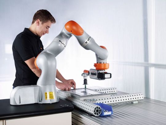 Im Rahmen der Partnerschaft von Kuka und Hyundai Robotics beabsichtigt Hyundia das Produktportfolio insbesondere im Hinblick auf neue Technologien und Produkte, Kleinroboter. Im Rahmen der Partnerschaft von Kuka und Hyundai Robotics beabsichtigt Hyundia das Produktportfolio insbesondere im Hinblick auf neue Technologien und Produkte, Kleinroboter.