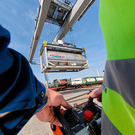 Der Chemielogistiker Chemion hat am Chemparkstandort Dormagen das Containerlager für flüssige Sonderabfälle errichtet. Der Chemielogistiker Chemion hat am Chemparkstandort Dormagen das Containerlager für flüssige Sonderabfälle errichtet.