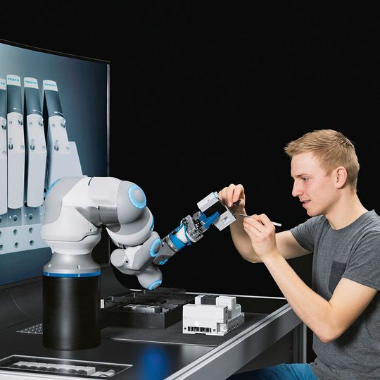 The Bionic Cobot is a pneumatic lightweight-
construction robot with human movement dynamics, a sensitive helper enabling man/robot collaboration. The Bionic Cobot is a pneumatic lightweight-
construction robot with human movement dynamics, a sensitive helper enabling man/robot collaboration.