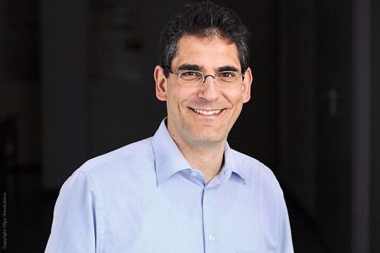 „Unsere Vision ist es, den gesamten Entwicklungsvorgang von Biomolekülen weitgehend personenunabhängig zu gestalten“, sagt Prof. Peter Neubauer, TU Berlin, Fachgebiet Bioverfahrenstechnik, Institut für Biotechnologie.