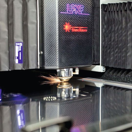 Mit Laseranlagen von LPKF können maximal gratfreie Schnittergebnisse bei Einhaltung bestmöglicher Positionsgenauigkeit der Durchbrüche erreicht werden. Mit Laseranlagen von LPKF können maximal gratfreie Schnittergebnisse bei Einhaltung bestmöglicher Positionsgenauigkeit der Durchbrüche erreicht werden.