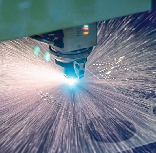 Chancen und Möglichkeiten zur digitalen Vernetzung und zur Integration von Lasersystemen in bestehende Produktionsprozesse sind ein Hauptaspekt des Lasys-Auftritts von Trumpf. Nicht zuletzt soll der Laserbearbeitungsprozess dafür quasi prädestiniert sein. Halle 4 am Stand C51. Chancen und Möglichkeiten zur digitalen Vernetzung und zur Integration von Lasersystemen in bestehende Produktionsprozesse sind ein Hauptaspekt des Lasys-Auftritts von Trumpf. Nicht zuletzt soll der Laserbearbeitungsprozess dafür quasi prädestiniert sein. Halle 4 am Stand C51.