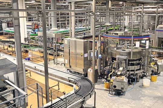 Typische Situation in der Verpackungsindustrie – und typischer Einsatzort von Schleifringübertragern. Typische Situation in der Verpackungsindustrie – und typischer Einsatzort von Schleifringübertragern.