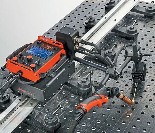 Erhöhte Effizienz und mehr Flexibilität sowohl im MIG-MAG- als auch im WIG-Bereich erreiche man mit dem neuen Schweißnaht-Verfolgungssystem „Trac RL Performance“ von Lorch Schweißtechnik. Auch die vollständige Datenerfassung und -protkollierung sei damit möglich. Erhöhte Effizienz und mehr Flexibilität sowohl im MIG-MAG- als auch im WIG-Bereich erreiche man mit dem neuen Schweißnaht-Verfolgungssystem „Trac RL Performance“ von Lorch Schweißtechnik. Auch die vollständige Datenerfassung und -protkollierung sei damit möglich.