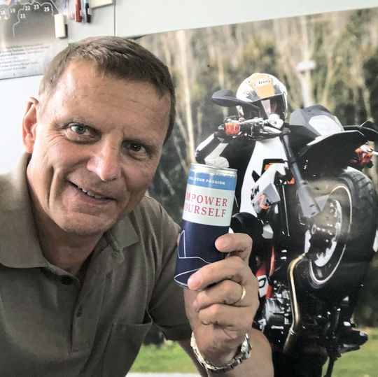 Da brauchen wir jetzt einen extra Schluck Energy Drink: „We empower you“ ist unser Auftrag bei der Vogel Communications Group. Ein Slogan, den sich die »bike und business« für ihre Leser und User schon seit vielen Jahren zu Herzen nimmt. Da brauchen wir jetzt einen extra Schluck Energy Drink: „We empower you“ ist unser Auftrag bei der Vogel Communications Group. Ein Slogan, den sich die »bike und business« für ihre Leser und User schon seit vielen Jahren zu Herzen nimmt.