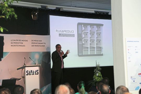 Le concept de «Prug & Produce» expliqué par Philippe Grize, directeur du domaine Ingénierie à la HE-Arc. Le concept de «Prug & Produce» expliqué par Philippe Grize, directeur du domaine Ingénierie à la HE-Arc.