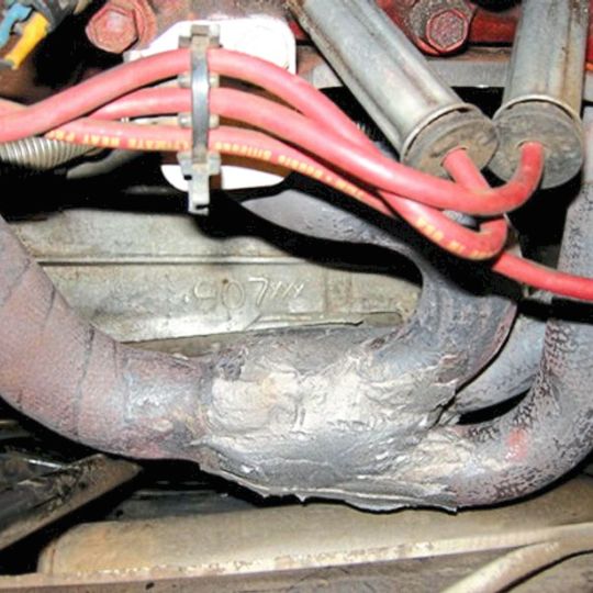 Das Ausfüllen und Abdichten von Spalten und Rissen in Guss- und Stahlteilen ist ein typisches Anwendungsbeispiel für den Einsatz der Reparaturmasse Pyro-Putty 2400 von Kager. Das Material ist nach Herstellerangaben ausgelegt für Dauertemperaturen bis zu 1090 °C. Das Ausfüllen und Abdichten von Spalten und Rissen in Guss- und Stahlteilen ist ein typisches Anwendungsbeispiel für den Einsatz der Reparaturmasse Pyro-Putty 2400 von Kager. Das Material ist nach Herstellerangaben ausgelegt für Dauertemperaturen bis zu 1090 °C.