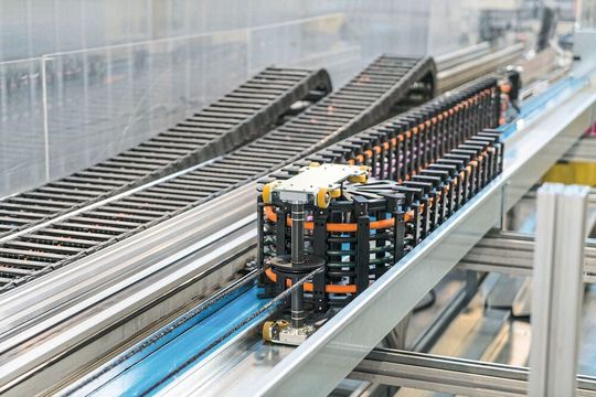 Längere Verfahrwege unabhängig von der Kettengröße ohne jegliche Schubkräfte und somit Zusatzbelastungen sind mit der Pull-E-Chain realisierbar.