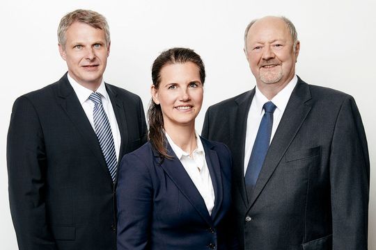 v.l.n.r.: Neuer Aufsichtsrat der Viscom AG sind Prof. Dr.-Ing. Ludger Overmeyer, Prof. Dr. Michèle Morner und Viscom-Mitbegründer Volker Pape. v.l.n.r.: Neuer Aufsichtsrat der Viscom AG sind Prof. Dr.-Ing. Ludger Overmeyer, Prof. Dr. Michèle Morner und Viscom-Mitbegründer Volker Pape.
