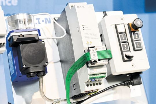 Verzögerungsfrei: Eine typische Edge-Computing-Lösung für das industrielle Umfeld. Je nach Anwendung verarbeitet der Rechner wichtige Daten direkt ohne den Umweg über die Cloud. Verzögerungsfrei: Eine typische Edge-Computing-Lösung für das industrielle Umfeld. Je nach Anwendung verarbeitet der Rechner wichtige Daten direkt ohne den Umweg über die Cloud.
