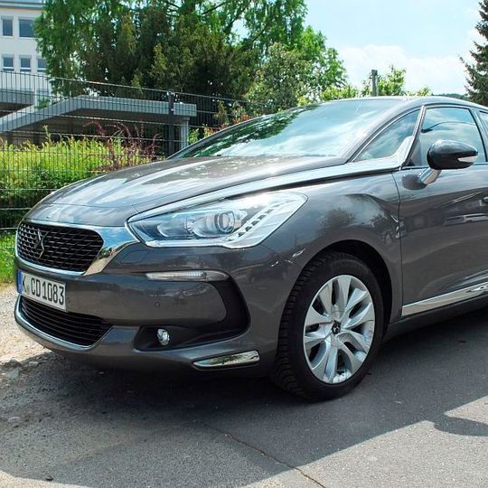 La Chrome Nation: Der DS 5 sollte Frankreichs Fahne in der Premiumklasse hissen. La Chrome Nation: Der DS 5 sollte Frankreichs Fahne in der Premiumklasse hissen.