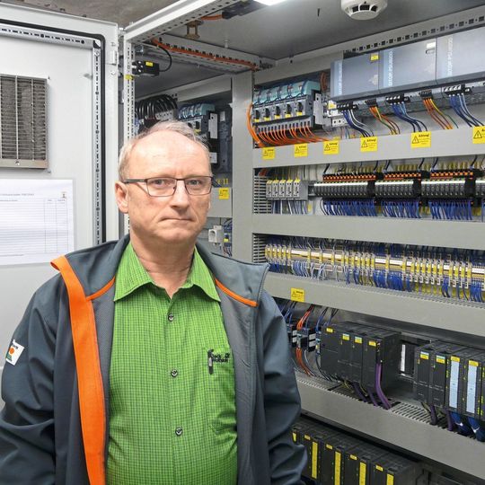 Manfred Schaper, Elektro- und Automationsplaner bei KWS Saat: "Mit den neuen Softwarelösungen von Eplan arbeiten wir deutlich effizienter und die Konstrukteure können sich stärker auf kreative Tätigkeiten fokussieren statt Wiederholarbeiten zu leisten." Manfred Schaper, Elektro- und Automationsplaner bei KWS Saat: "Mit den neuen Softwarelösungen von Eplan arbeiten wir deutlich effizienter und die Konstrukteure können sich stärker auf kreative Tätigkeiten fokussieren statt Wiederholarbeiten zu leisten."