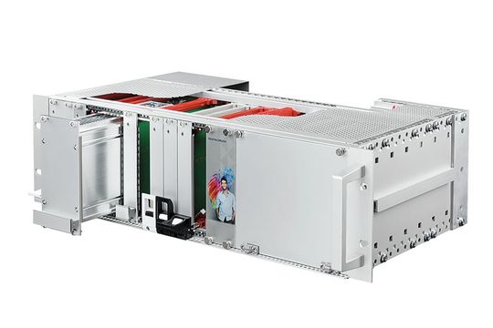 Fertig montiert: mechanische, elektrische und elektronische Komponenten werden im Baugruppenträger integriert