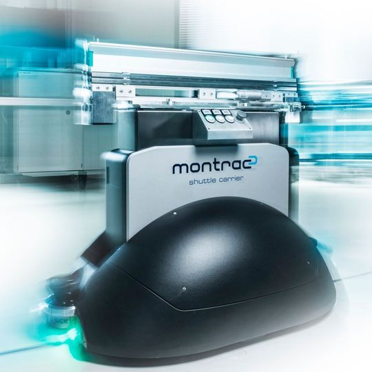 Der „Shuttle Carrier“ von Montratec ist eine Weltneuheit, die als eine Art selbstfahrender Verbindungsroboter auf dem Boden fungiert. Der „Shuttle Carrier“ von Montratec ist eine Weltneuheit, die als eine Art selbstfahrender Verbindungsroboter auf dem Boden fungiert.