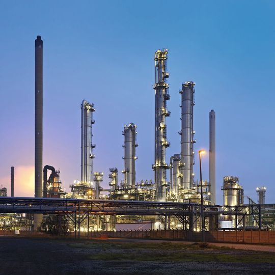 Drei neu entwickelte Rührsysteme steigern die Produktivität in der petrochemischen Industrie. Drei neu entwickelte Rührsysteme steigern die Produktivität in der petrochemischen Industrie.