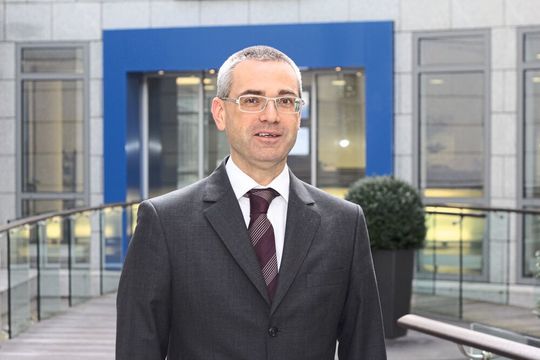 „Letztendlich werden Besucher und Aussteller entscheiden, ob es einen Bedarf für beide Veranstaltungen gibt“, Hans-Peter Bursig, Geschäftsführer des Fachverbands Elektromedizinische Technik im ZVEI. „Letztendlich werden Besucher und Aussteller entscheiden, ob es einen Bedarf für beide Veranstaltungen gibt“, Hans-Peter Bursig, Geschäftsführer des Fachverbands Elektromedizinische Technik im ZVEI.
