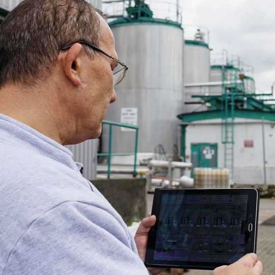 Using Sinema Remote Connect, plant data can be retrieved at any time on multiple tablets using secure VPN connections. Using Sinema Remote Connect, plant data can be retrieved at any time on multiple tablets using secure VPN connections.