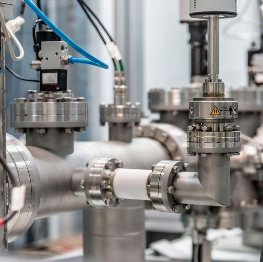 Suppliers who deliver equipment for key subsystems (e.g. columns, pumps and compressors) are working on modular designs (skids) for new systems and system upgrades. (sample image) Suppliers who deliver equipment for key subsystems (e.g. columns, pumps and compressors) are working on modular designs (skids) for new systems and system upgrades. (sample image)