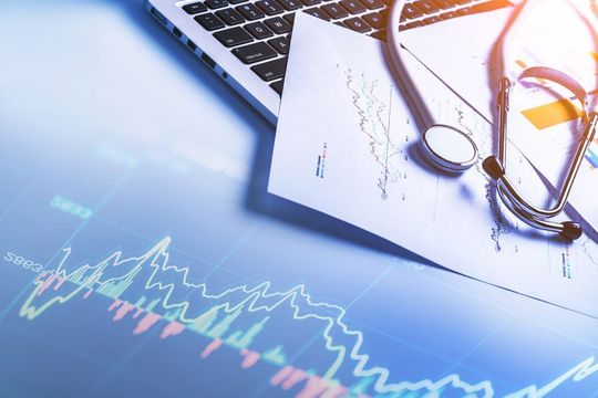 Für Software in Medizinelektronik müssen hinsichtlich Security mehrere Fragen beantwortet werden: Werden alle gesetzlichen Vorschriften und Zertifizierungsauflagen erfüllt? Was muss mit Blick auf den Gerätehersteller beachtet werden? Und welche Voraussetzungen gelten im endgültigen Einsatz in Krankenhaus oder Pflegeeinrichtung? Für Software in Medizinelektronik müssen hinsichtlich Security mehrere Fragen beantwortet werden: Werden alle gesetzlichen Vorschriften und Zertifizierungsauflagen erfüllt? Was muss mit Blick auf den Gerätehersteller beachtet werden? Und welche Voraussetzungen gelten im endgültigen Einsatz in Krankenhaus oder Pflegeeinrichtung?