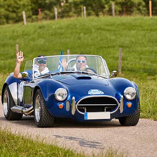 Zum fünften Mal ruft die Oberbayerische Meister-Classic die Oldtimer-Freunde zusammen. Ein »kfz-betrieb«-Leserteam kann einen Startplatz gewinnen. Zum fünften Mal ruft die Oberbayerische Meister-Classic die Oldtimer-Freunde zusammen. Ein »kfz-betrieb«-Leserteam kann einen Startplatz gewinnen.
