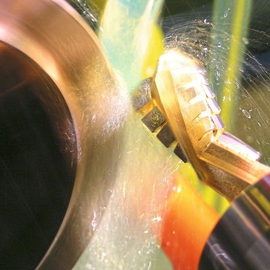 PCD milling cutter with extreme axial angles for processing wood and composite materials – precisely sharpened on a Dia-2200-mini from Lach Diamant. PCD milling cutter with extreme axial angles for processing wood and composite materials – precisely sharpened on a Dia-2200-mini from Lach Diamant.