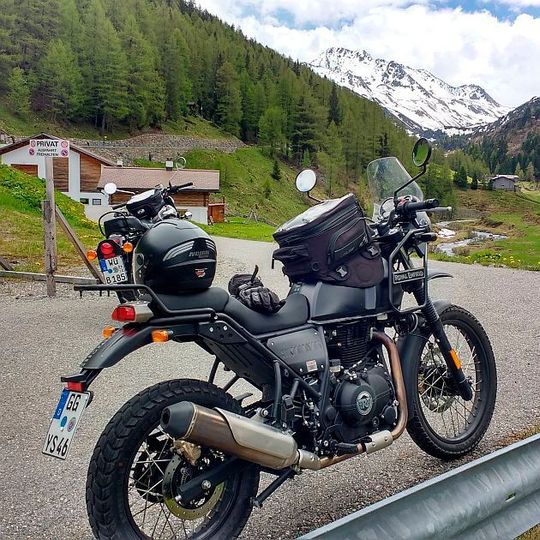 Der Berg ruft! Die Royal Enfield Himalayan ist im Gebirge zu Hause. Der Berg ruft! Die Royal Enfield Himalayan ist im Gebirge zu Hause.