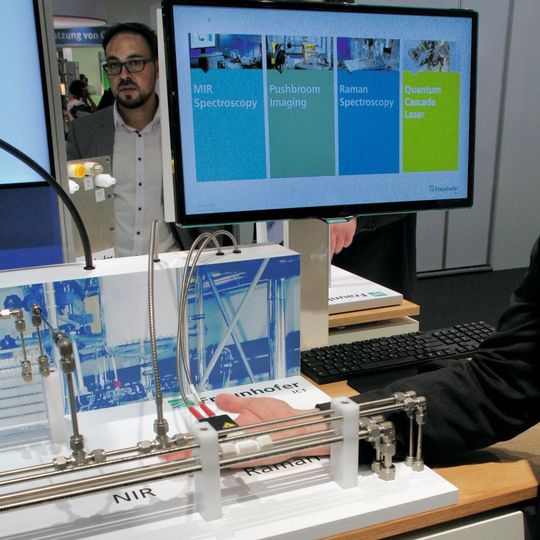 Raman-Spektroskopie wird aus Sicht von Fraunhofer-Experte Dr. Stefan Löbbecke in den kommenden Jahren immer wichtiger für die Prozessanalytik. Raman-Spektroskopie wird aus Sicht von Fraunhofer-Experte Dr. Stefan Löbbecke in den kommenden Jahren immer wichtiger für die Prozessanalytik.