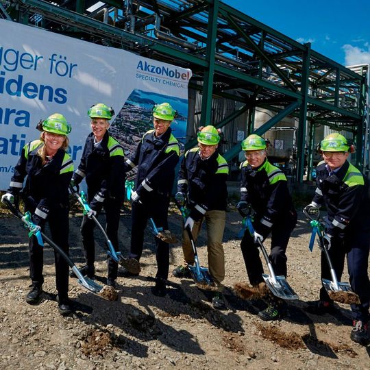 Van Dam and Smit (4th and 5th left) at the groundbreaking Van Dam and Smit (4th and 5th left) at the groundbreaking