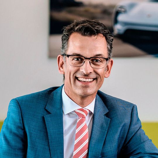 Alexander Pollich, 51, übernimmt zum 15. Juli 2018 die Geschäftsführung der deutschen Vertriebsorganisation bei Porsche. Alexander Pollich, 51, übernimmt zum 15. Juli 2018 die Geschäftsführung der deutschen Vertriebsorganisation bei Porsche.