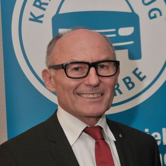Einstimmig zum neuen Präsidenten des Kfz-Gewerbes Baden-Württemberg gewählt: Michael Ziegler. Einstimmig zum neuen Präsidenten des Kfz-Gewerbes Baden-Württemberg gewählt: Michael Ziegler.