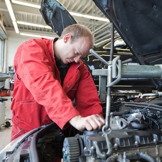 Einer Reparatur folgt die Funktionsprüfung – auch mittels einer Probefahrt. Einer Reparatur folgt die Funktionsprüfung – auch mittels einer Probefahrt.
