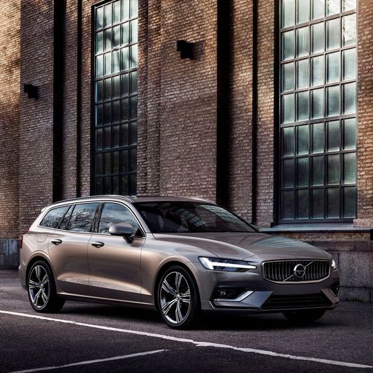 Seinen neuen V60 positioniert Volvo als Nachfolger des praktischen Kombis V70 im Markt. Seinen neuen V60 positioniert Volvo als Nachfolger des praktischen Kombis V70 im Markt.
