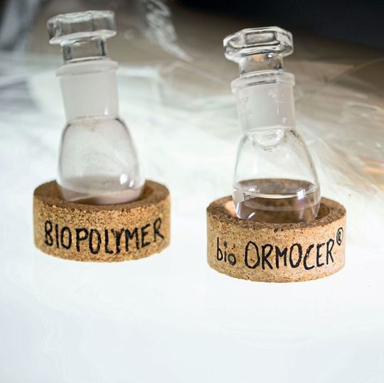 The Bioomocer coatings recently developed by Fraunhofer ISC significantly improve the barrier performance of conventional bio-packaging systems. The Bioomocer coatings recently developed by Fraunhofer ISC significantly improve the barrier performance of conventional bio-packaging systems.