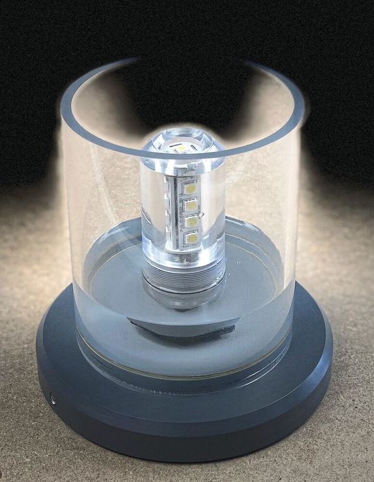 Dank der induktiven Technik ist es möglich, Energie auch unter Wasser zu übertragen. Dank der induktiven Technik ist es möglich, Energie auch unter Wasser zu übertragen.
