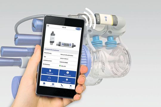 Die Digitalisierung treibt die Industrie um. Sie verändert Prozesse und Geschäftsmodelle – und erfordert von Unternehmen zum Teil völlig andere Strategien: in der täglichen Zusammenarbeit, im Kontakt mit den Kunden und vor allem in der Produktentwicklung. Die Digitalisierung treibt die Industrie um. Sie verändert Prozesse und Geschäftsmodelle – und erfordert von Unternehmen zum Teil völlig andere Strategien: in der täglichen Zusammenarbeit, im Kontakt mit den Kunden und vor allem in der Produktentwicklung.