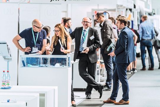 Rapid.Tech + FabCon 3.D 2018: Mit über 200 Ausstellern war die Halle 2 der Messe Erfurt ausgebucht. Und das Besucherinteresse groß ... Rapid.Tech + FabCon 3.D 2018: Mit über 200 Ausstellern war die Halle 2 der Messe Erfurt ausgebucht. Und das Besucherinteresse groß ...