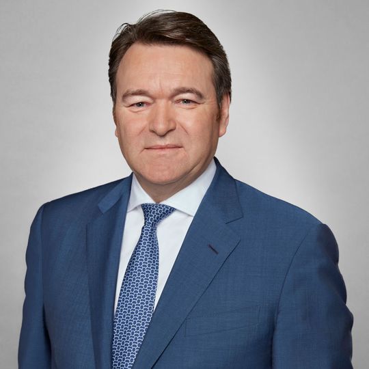 Der Audi-Vertriebsvorstand Bram Schot übernimmt vorläufig den Chefposten beim Automobilhersteller aus Ingolstadt. Der Audi-Vertriebsvorstand Bram Schot übernimmt vorläufig den Chefposten beim Automobilhersteller aus Ingolstadt.
