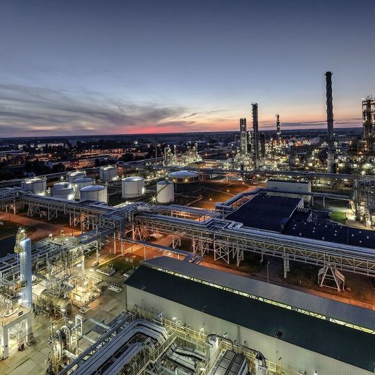 Das neue Investitionsprogramm des polnischen Mineralölkonzerns PKN Orlen in Höhe von fast 2 Milliarden Euro umfasst den Bau neuer und den Ausbau bestehender Produktionskapazitäten für aromatische Derivate, Olefine und Phenol. Das neue Investitionsprogramm des polnischen Mineralölkonzerns PKN Orlen in Höhe von fast 2 Milliarden Euro umfasst den Bau neuer und den Ausbau bestehender Produktionskapazitäten für aromatische Derivate, Olefine und Phenol.