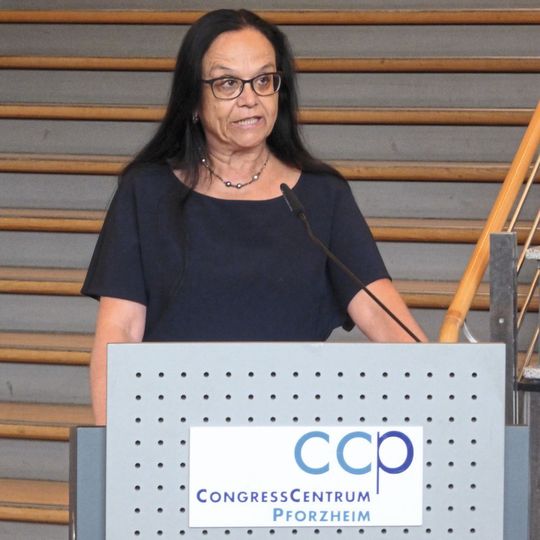 Bei der Eröffnungspressekonferenz betonte Bettina Schall, Geschäftsführerin des Messeveranstalters P.E.Schall, dass eine Fachmesse ein Ort der Begegnung sei, an dem sich Menschen treffen, die ein gemeinsames Themaumtreibt. Bei der Eröffnungspressekonferenz betonte Bettina Schall, Geschäftsführerin des Messeveranstalters P.E.Schall, dass eine Fachmesse ein Ort der Begegnung sei, an dem sich Menschen treffen, die ein gemeinsames Themaumtreibt.