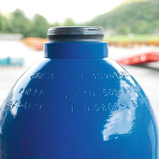 50-Liter-Stahlflasche und Stahlflaschen-Beschichtungsanlage: Worthington veredelt seine Stahlflaschen mit der besonders widerstandsfähigen Longlife Powercoat-Pulverbeschichtung. 50-Liter-Stahlflasche und Stahlflaschen-Beschichtungsanlage: Worthington veredelt seine Stahlflaschen mit der besonders widerstandsfähigen Longlife Powercoat-Pulverbeschichtung.